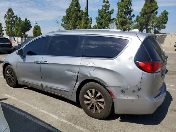 2C4RC1BG2JR233691 2018 CHRYSLER PACIFICA - Image 2