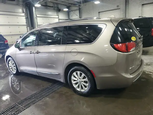 2C4RC1BG2JR235781 2018 CHRYSLER PACIFICA - Image 2