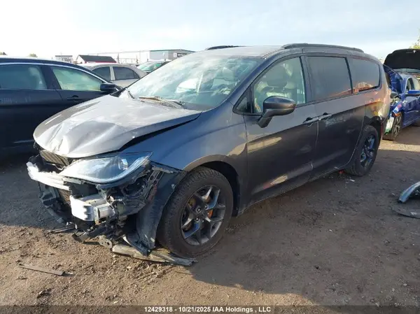 2C4RC1BG2JR252760 2018 CHRYSLER PACIFICA - Image 2