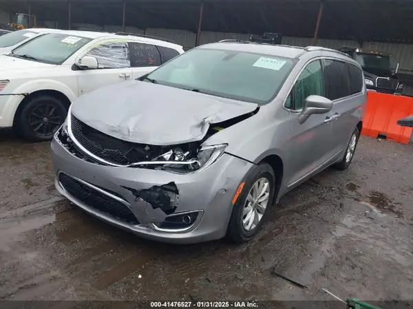 2C4RC1BG2JR253844 2018 CHRYSLER PACIFICA - Image 2
