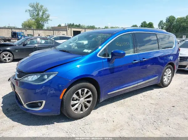 2C4RC1BG2JR254024 2018 CHRYSLER PACIFICA - Image 2