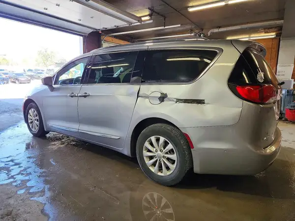 2C4RC1BG2JR269932 2018 CHRYSLER PACIFICA - Image 2