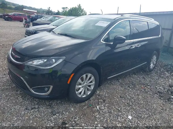 2C4RC1BG2JR316506 2018 CHRYSLER PACIFICA - Image 2