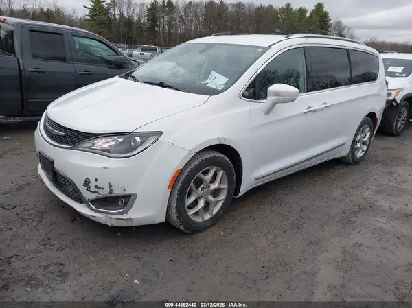 2C4RC1BG2JR332947 2018 CHRYSLER PACIFICA - Image 2
