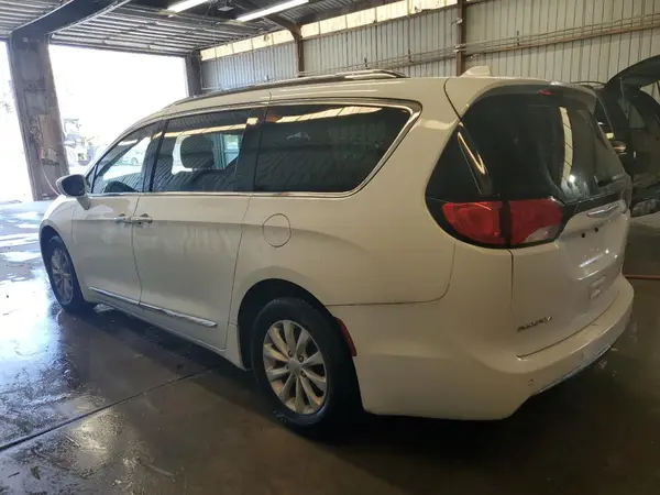 2C4RC1BG2JR353507 2018 CHRYSLER PACIFICA - Image 2