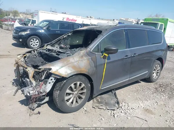 2C4RC1BG2JR365687 2018 CHRYSLER PACIFICA - Image 2
