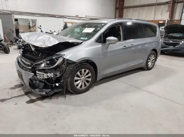 2C4RC1BG2KR507747 2019 CHRYSLER PACIFICA - Image 2