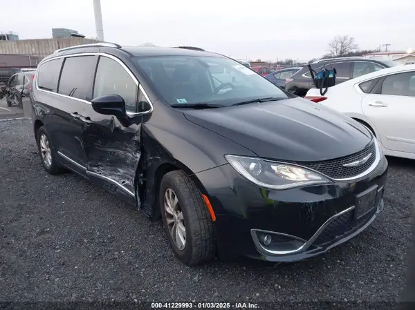 2C4RC1BG2KR526198 2019 CHRYSLER PACIFICA - Image 1