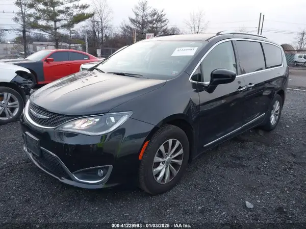 2C4RC1BG2KR526198 2019 CHRYSLER PACIFICA - Image 2