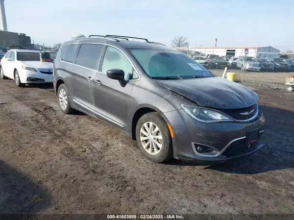 2C4RC1BG2KR526461 2019 CHRYSLER PACIFICA - Image 1