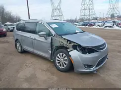 2C4RC1BG2KR532633 2019 CHRYSLER PACIFICA