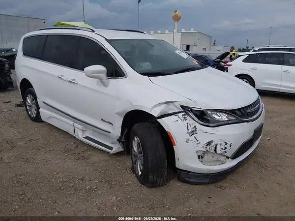2C4RC1BG2KR561579 2019 CHRYSLER PACIFICA - Image 1