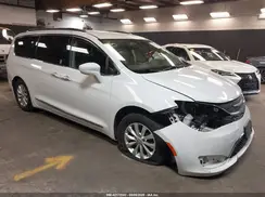2C4RC1BG2KR577524 2019 CHRYSLER PACIFICA