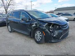 2C4RC1BG2KR588054 2019 CHRYSLER PACIFICA
