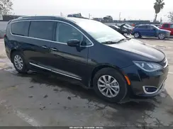 2C4RC1BG2KR592749 2019 CHRYSLER PACIFICA