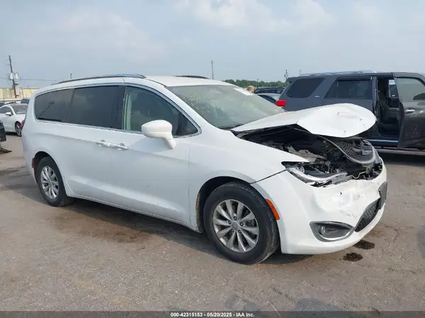 2C4RC1BG2KR609002 2019 CHRYSLER PACIFICA - Image 1