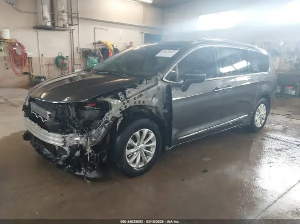 2C4RC1BG2KR627578 2019 CHRYSLER PACIFICA - Image 2