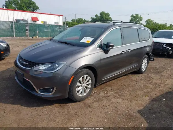 2C4RC1BG2KR704756 2019 CHRYSLER PACIFICA - Image 2