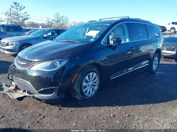 2C4RC1BG2KR715269 2019 CHRYSLER PACIFICA - Image 2