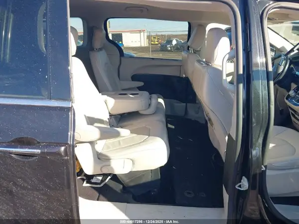2C4RC1BG2KR715269 2019 CHRYSLER PACIFICA - Image 8