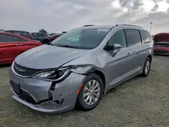 2C4RC1BG2KR732413 2019 CHRYSLER PACIFICA