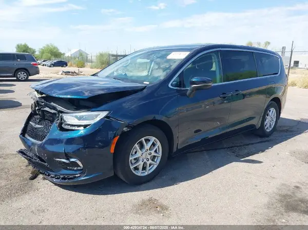 2C4RC1BG2PR508050 2023 CHRYSLER PACIFICA - Image 2