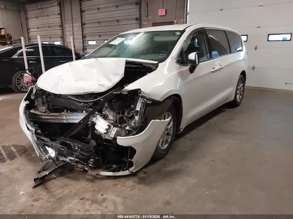 2C4RC1BG2PR524331 2023 CHRYSLER PACIFICA - Image 2