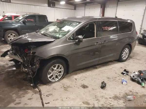2C4RC1BG2PR532204 2023 CHRYSLER PACIFICA - Image 2