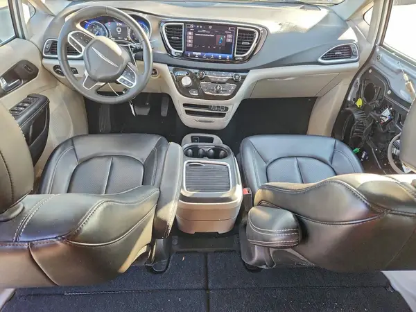 2C4RC1BG2PR578390 2023 CHRYSLER PACIFICA - Image 8