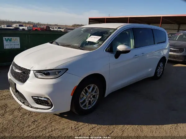 2C4RC1BG2PR585789 2023 CHRYSLER PACIFICA - Image 2