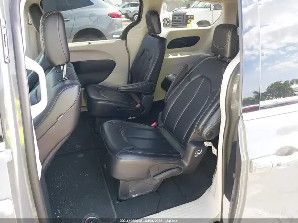 2C4RC1BG2PR586148 2023 CHRYSLER PACIFICA - Image 8