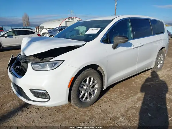 2C4RC1BG2SR526234 2025 CHRYSLER PACIFICA - Image 2