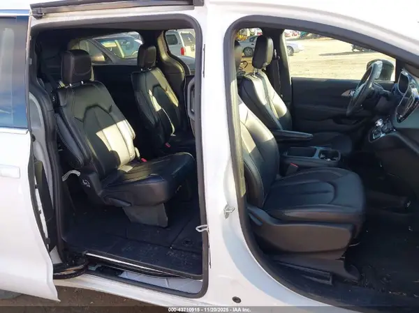 2C4RC1BG2SR526234 2025 CHRYSLER PACIFICA - Image 8