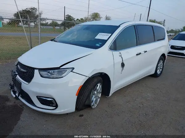 2C4RC1BG2SR601210 2025 CHRYSLER PACIFICA - Image 2