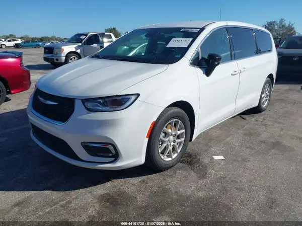 2C4RC1BG2TR155268 2026 CHRYSLER PACIFICA - Image 2