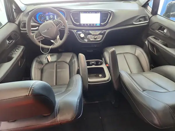 2C4RC1BG2TR170630 2026 CHRYSLER PACIFICA - Image 8