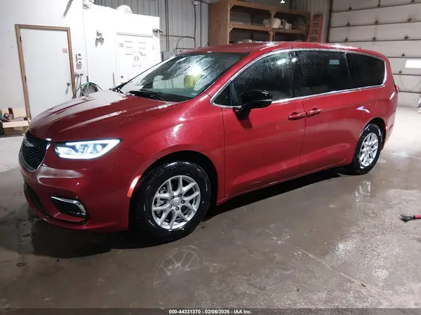 2C4RC1BG2TR175245 2026 CHRYSLER PACIFICA - Image 2