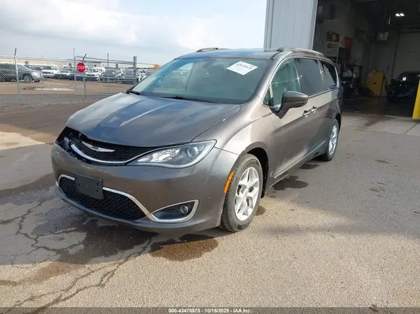 2C4RC1BG3HR501318 2017 CHRYSLER PACIFICA - Image 2