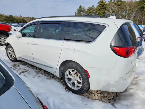 2C4RC1BG3HR503134 2017 CHRYSLER PACIFICA - Image 2