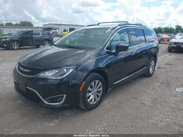 2C4RC1BG3HR508723 2017 CHRYSLER PACIFICA - Image 2