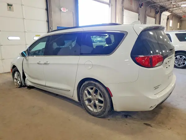 2C4RC1BG3HR510682 2017 CHRYSLER PACIFICA - Image 2
