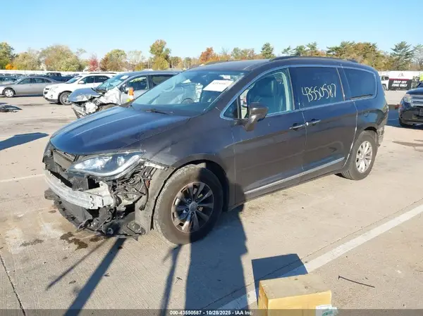 2C4RC1BG3HR517079 2017 CHRYSLER PACIFICA - Image 2