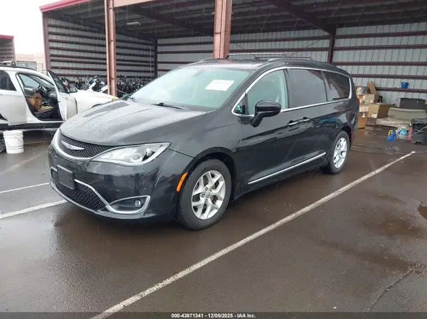 2C4RC1BG3HR518555 2017 CHRYSLER PACIFICA - Image 2
