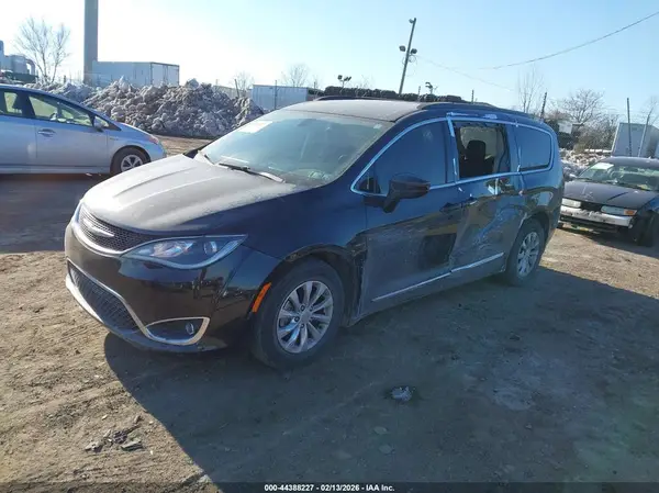 2C4RC1BG3HR526672 2017 CHRYSLER PACIFICA - Image 2