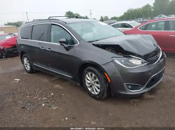 2C4RC1BG3HR530530 2017 CHRYSLER PACIFICA - Image 1