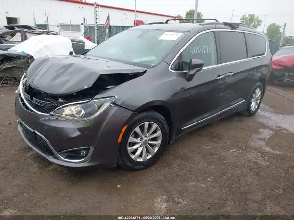 2C4RC1BG3HR530530 2017 CHRYSLER PACIFICA - Image 2