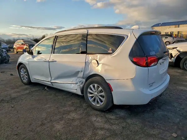2C4RC1BG3HR533928 2017 CHRYSLER PACIFICA - Image 2