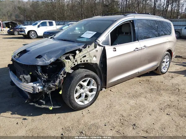 2C4RC1BG3HR535954 2017 CHRYSLER PACIFICA - Image 2