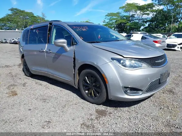 2C4RC1BG3HR540698 2017 CHRYSLER PACIFICA - Image 1