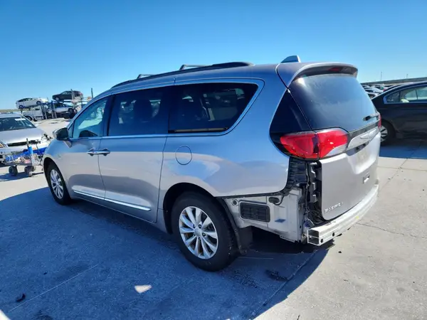 2C4RC1BG3HR543889 2017 CHRYSLER PACIFICA - Image 2